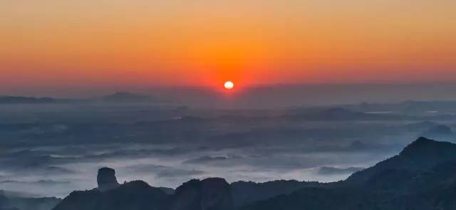 (残阳依旧是什么意思)残阳见旧山：感慨岁月沧桑，回首往事，心生感慨