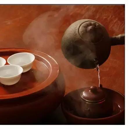 (表演功夫茶配的音乐)享受快乐功夫茶的美妙旋律：激发心灵的茶歌曲助您放松身心